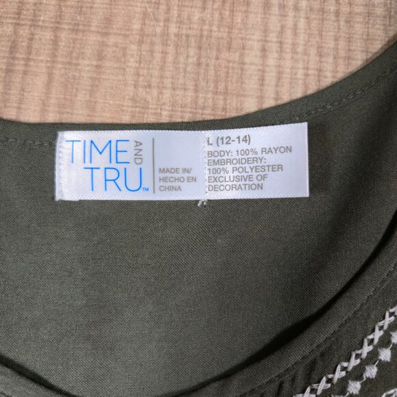 Time & Tru Embroidered Top Women Size L Green Bohemian Preppy Peasant - Picture 3 of 8